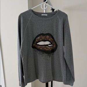 SHESHOW • Grey Graphic Sweatshirt with Decorative Lip Print